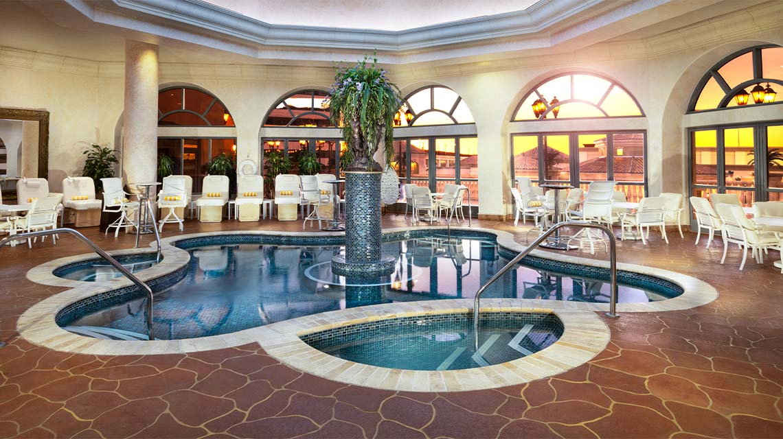 Peppermill Reno indoor pool