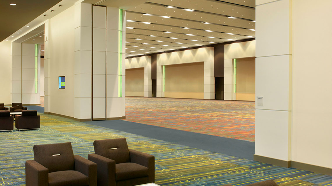 DoubleTree by Hilton Cedar Rapids Convention Complex foyer