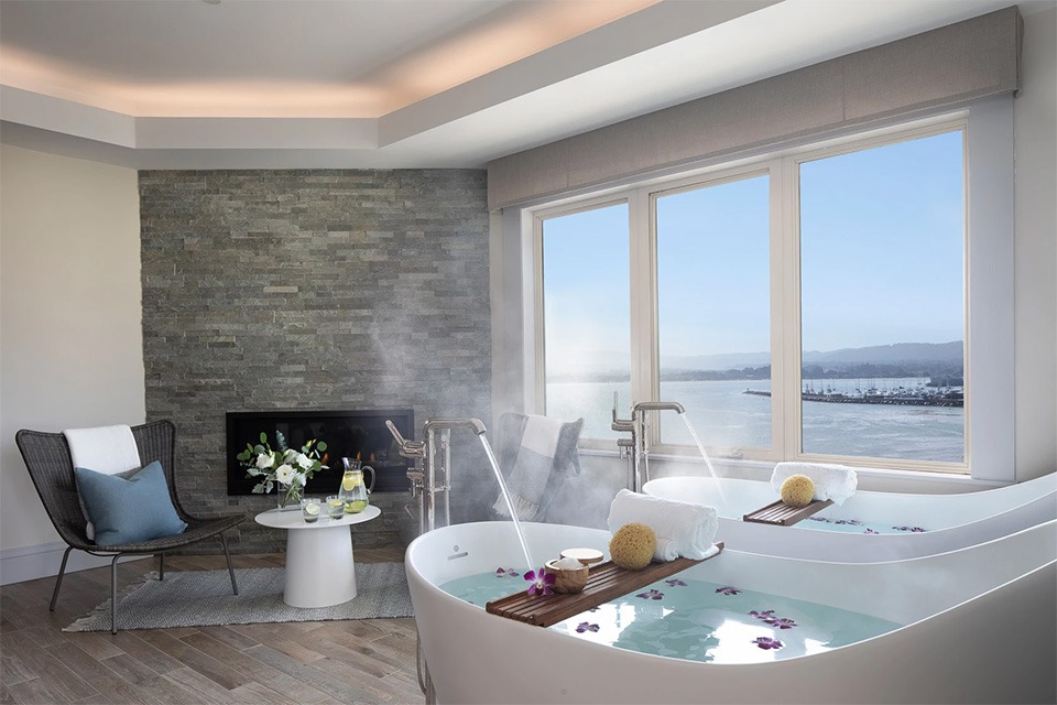 Monterey Plaza Hotel & Spa bathtub